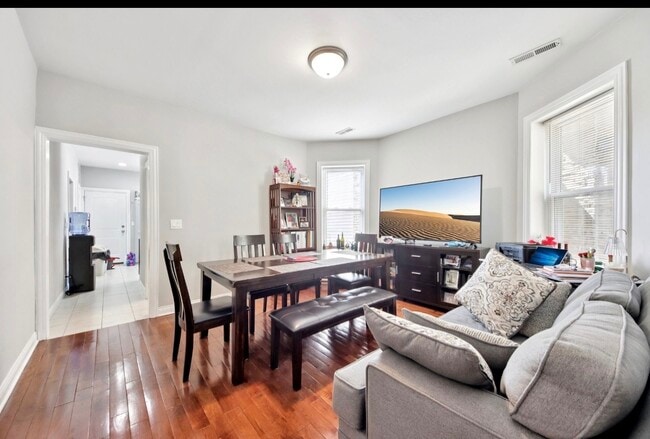 Photo - 5309 W Henderson St Unit 1
