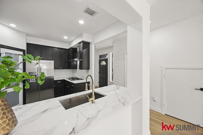 Photo - 2410 Calumet St Unit B