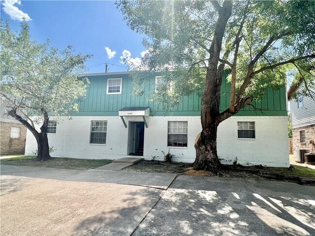 Building Photo - 2402 Jaguar Dr Unit 2402 Jaguar Drive #B