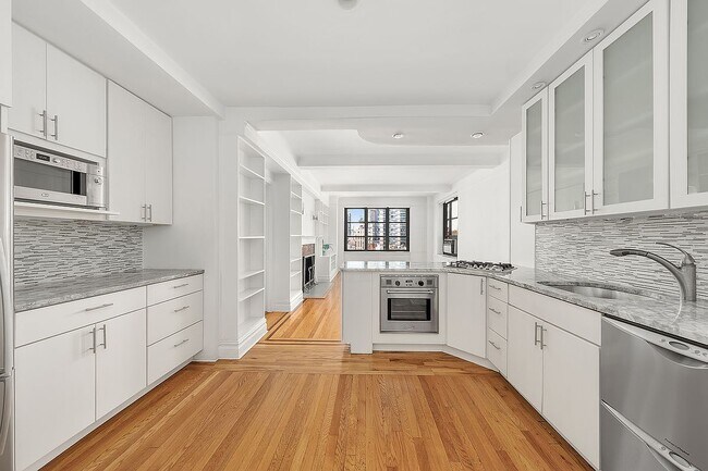 Photo - 235 E 22nd St