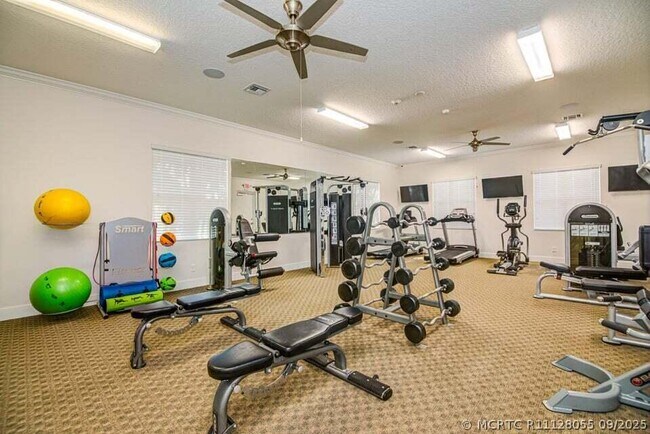 Photo - 151 Sword Fern Pl