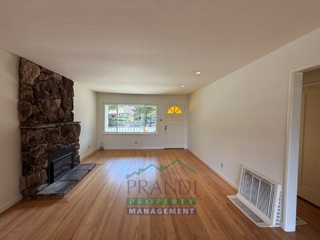Photo - 312 Las Flores Ave