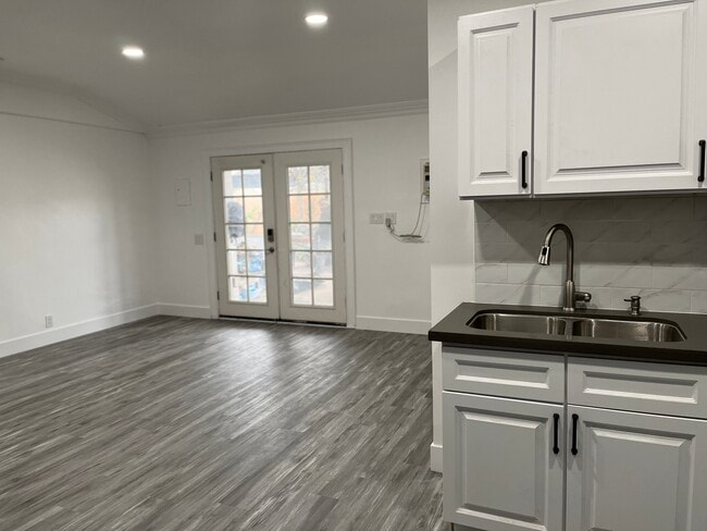 Photo - 452 N Alexander St
