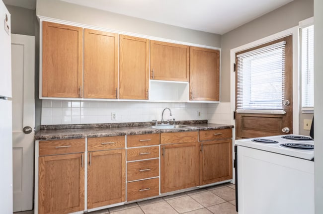 Building Photo - 2141 Garfield Ave