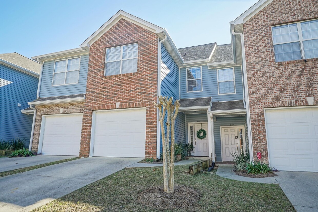 Lovely 3/2.5 Townhome with Garage - Lovely 3/2.5 Townhome with Garage