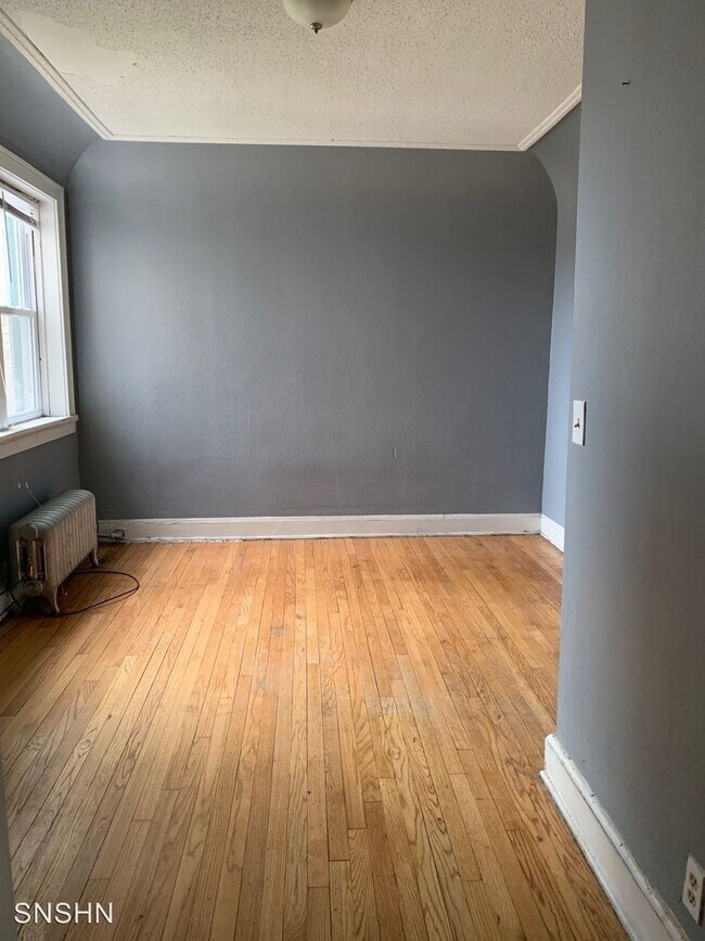 Photo - 1950 N 20th St