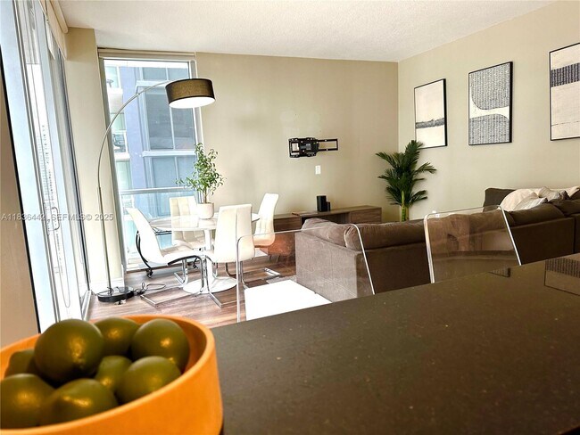 Photo - 1050 Brickell Ave Unidad 2220