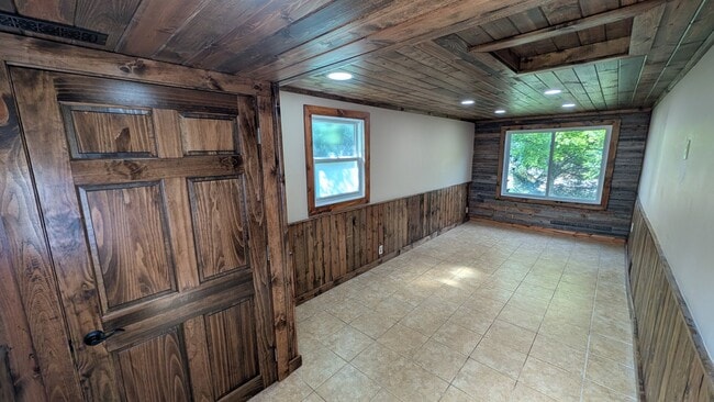 Photo - 604 Wilmot Ave