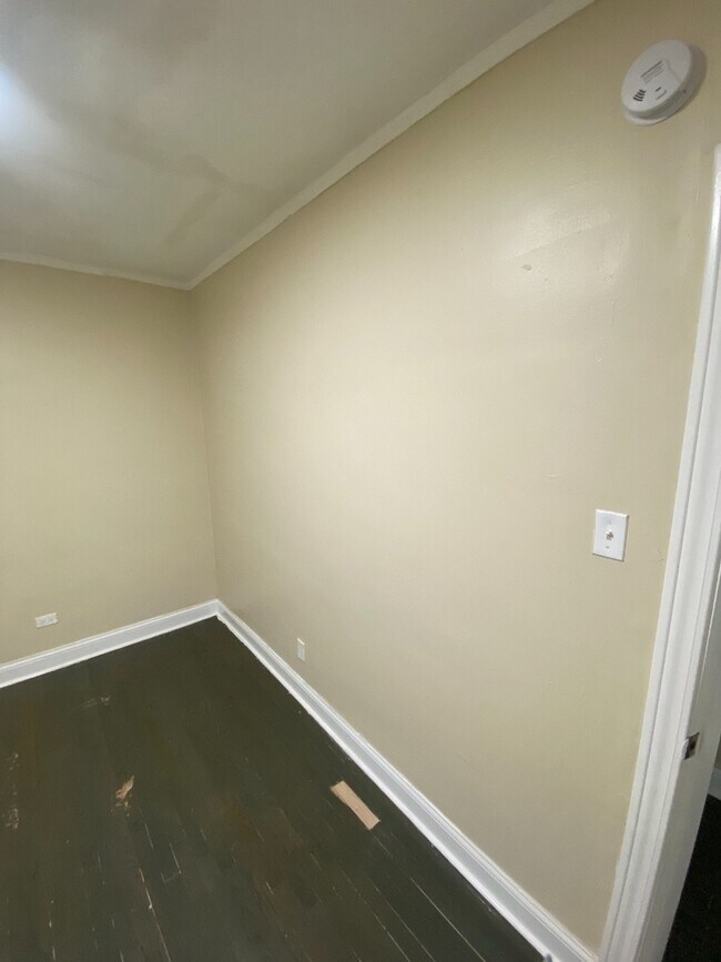 Photo - Charming 3-Bedroom Home | Updated Kitchen | Shared Laundry Unidad 1