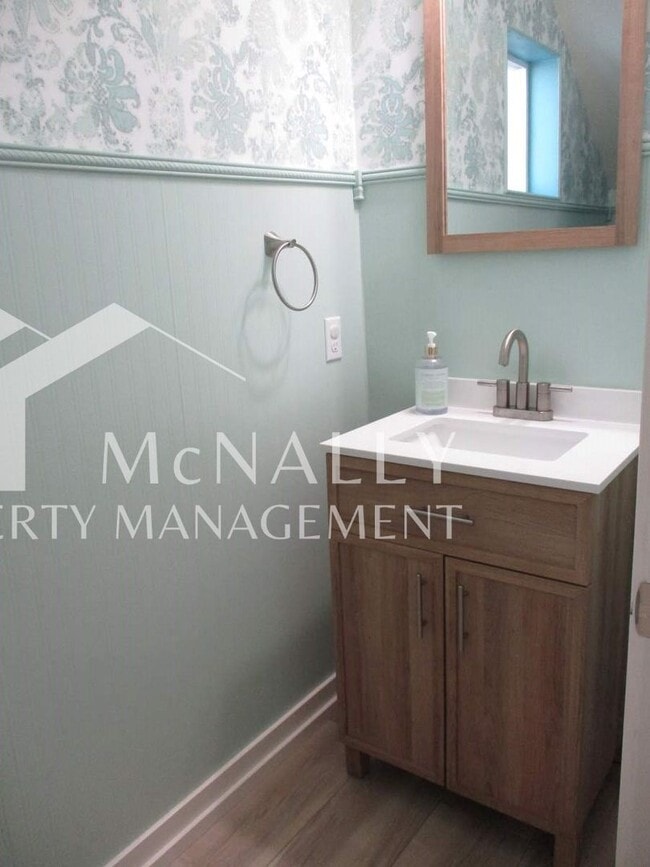 Photo - Spacious 3 Bedroom 3 Bath Home with Modern Amenities