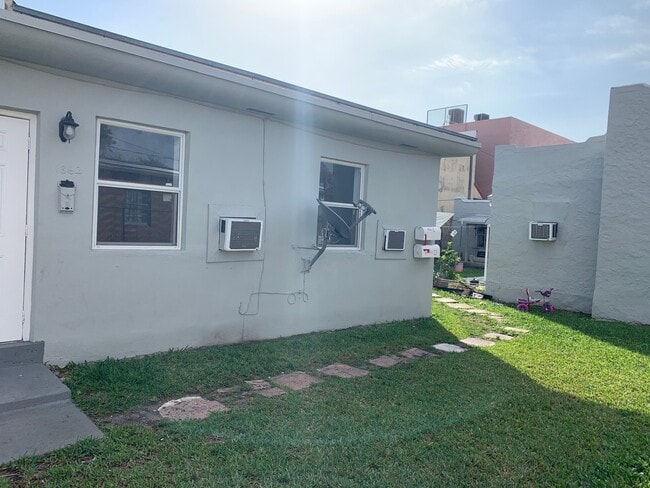Photo - 1864 NW 21st St Unit 2