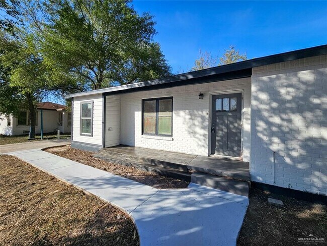 Photo - 15 Redwood Ave