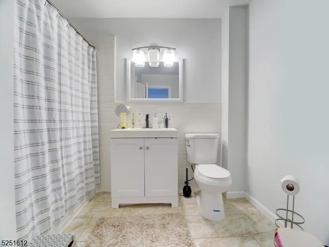 Photo - 1210 Roselle St