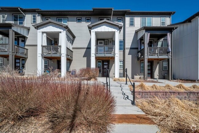 Building Photo - Townhome with 2-Car Garage!