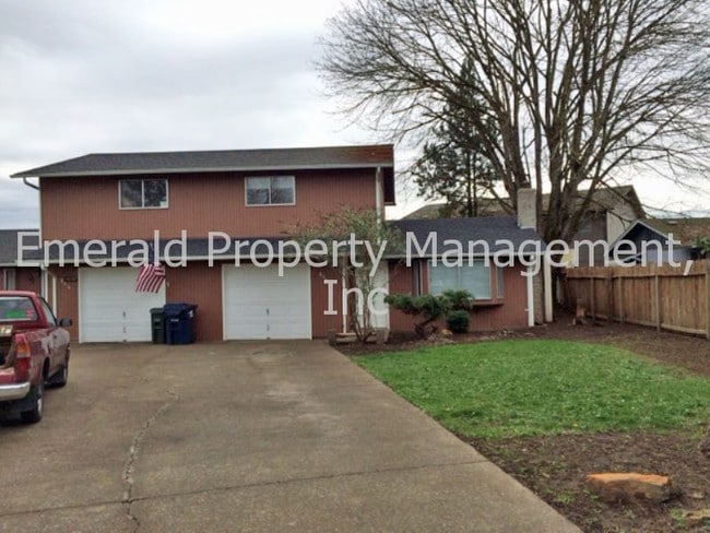 Building Photo - Gateway area updated 2-story duplex Rental