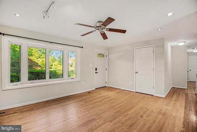 Photo - 7409 Lake Dr