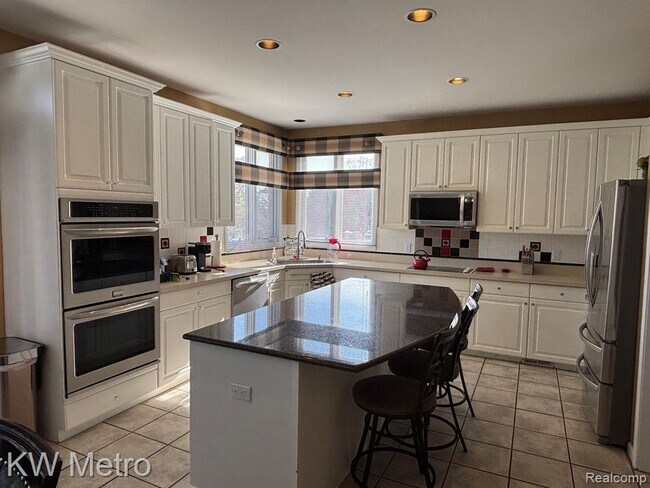 Photo - 6545 Chelsea Bridge