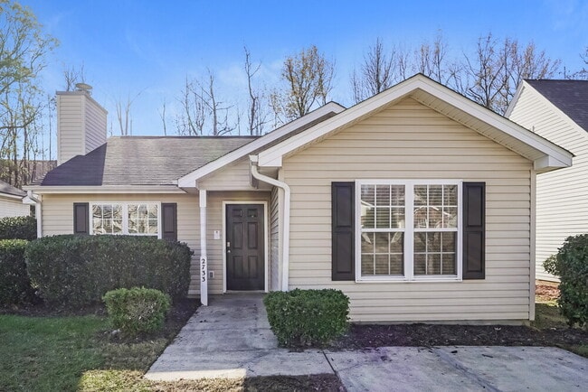 Building Photo - 2733 Fairstone Ave