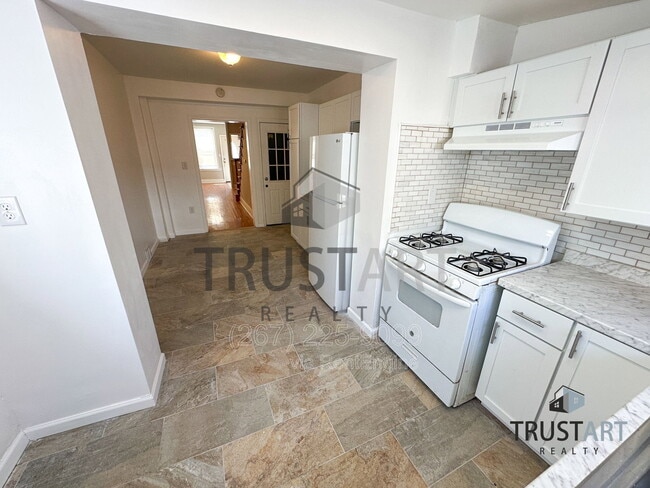 Photo - 1841 E Clementine St