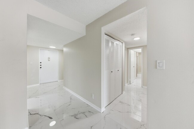 3000 Riverside Dr Unidad 2011