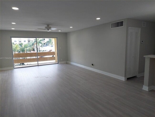 Photo - 1700 SE 15th St Unidad 309