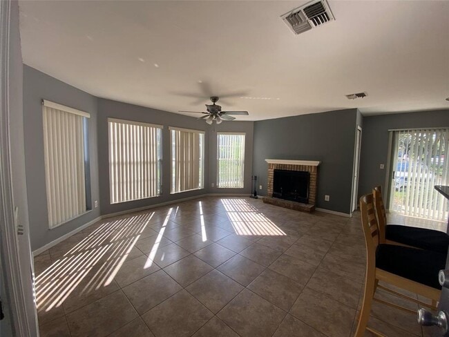 Photo - 962 Newcastle Cir Unit 100