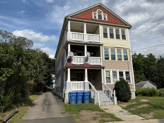 Building Photo - 134 Pearl St Unit 3 Rental