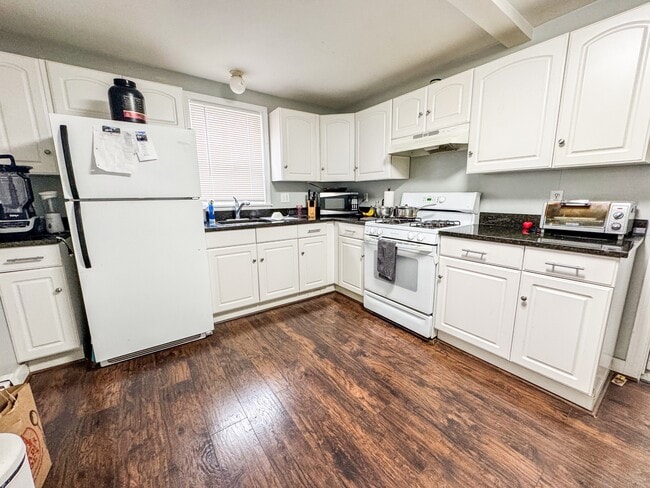 Building Photo - 123 Willow St