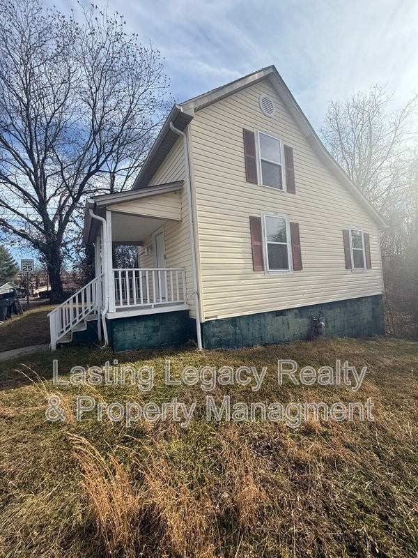 Photo - 325 Jackson St