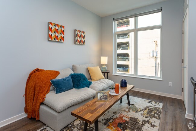 Studio, 1 BA - 356 SF