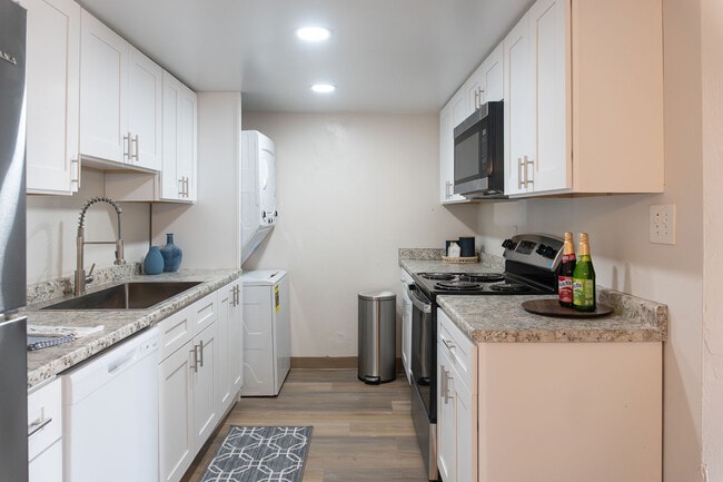 Building Photo - Lodge2765