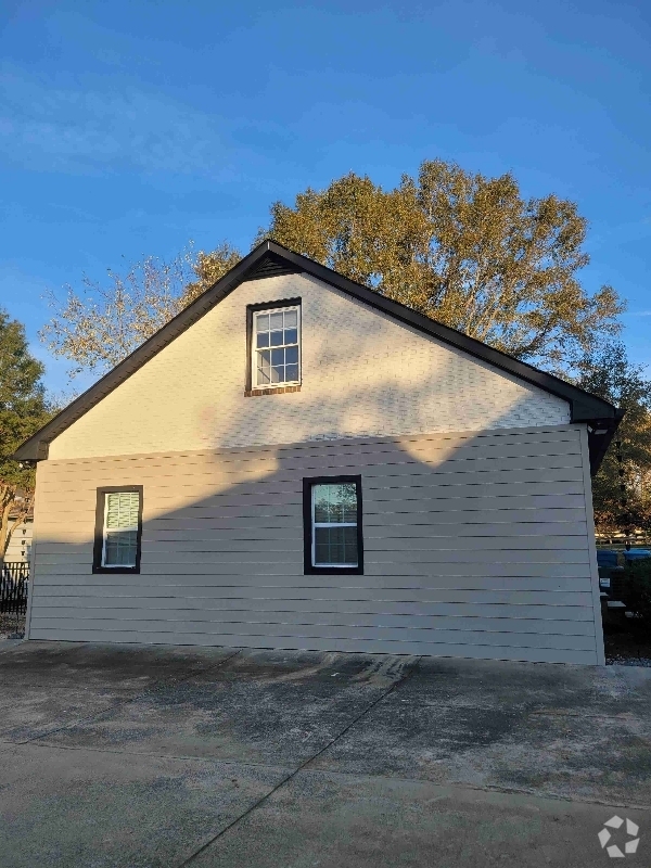 Building Photo - 8478 Rocky River Rd Unit B Rental