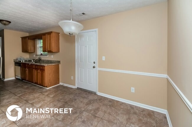 Photo - 685 Nassau St