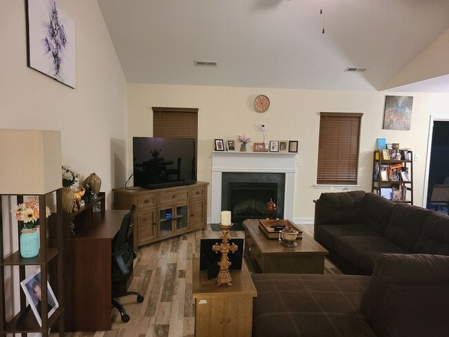 115 Bridgeport Dr