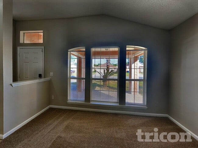 Photo - 938 Cherry Point Way