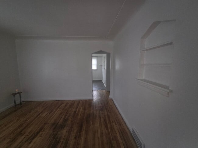 Photo - 18699 Shaftsbury Ave