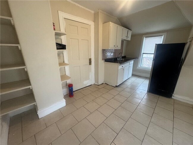 Photo - 25 Wesleyan Ave