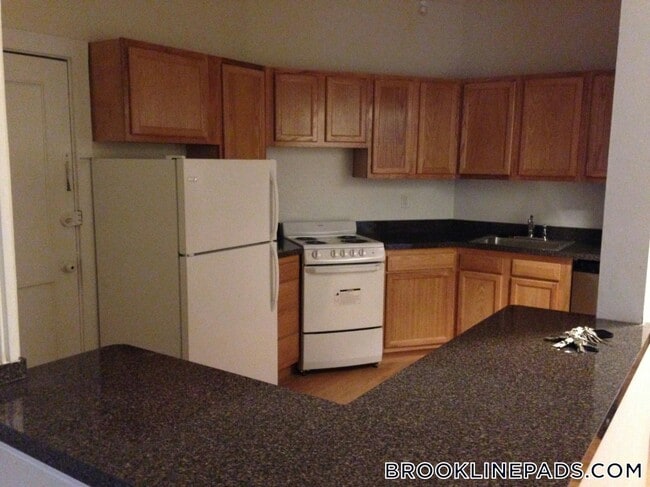 Photo - 1589 Beacon St Unit 4