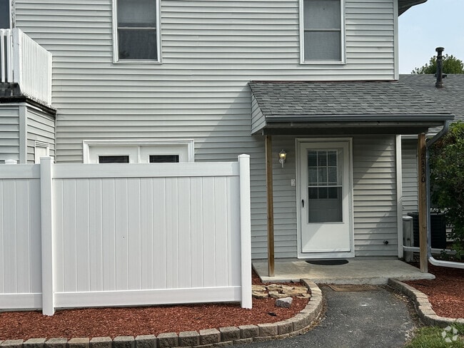 Building Photo - 2330 Carnation Dr Rental