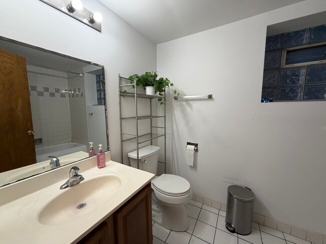 Photo - 1969 W Evergreen Ave Unidad G