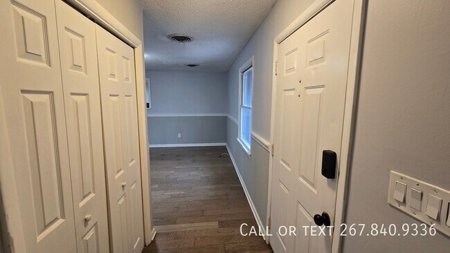 Building Photo - 929 Jacksonville Rd