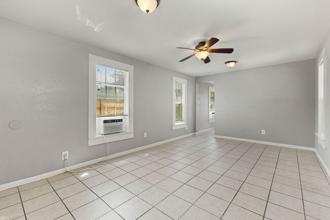 Photo - 330 Gem Ln
