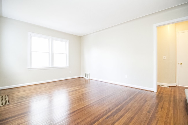 Photo - 2125 Loxley Rd