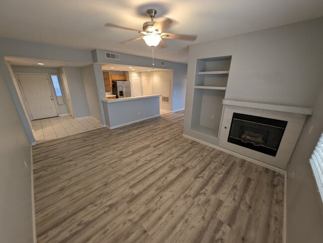 Photo - 2325 Windmill Pkwy