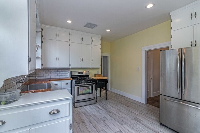 Photo - 832 Oak St