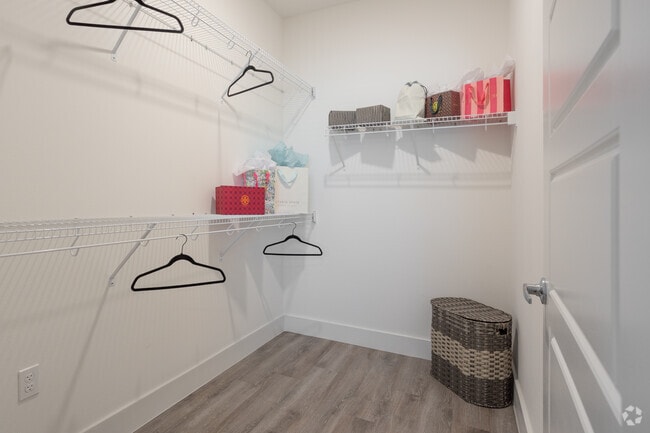 2BR, 2BA - 1,100SF