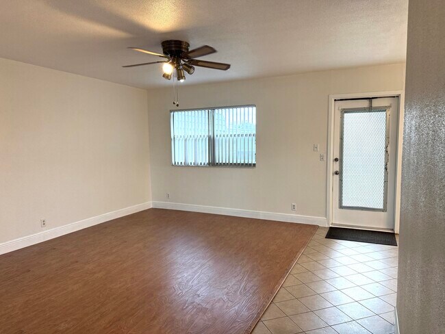 Photo - 569 Monaco Way Unidad L