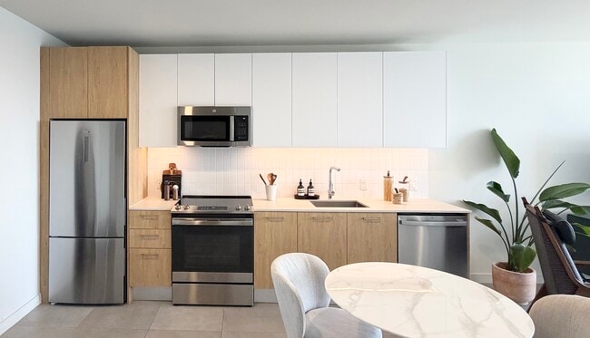 Building Photo - 168 NW 30th St Unit A1