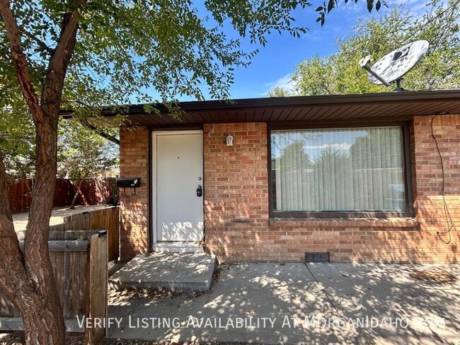 Building Photo - 5613 Bond St Rental