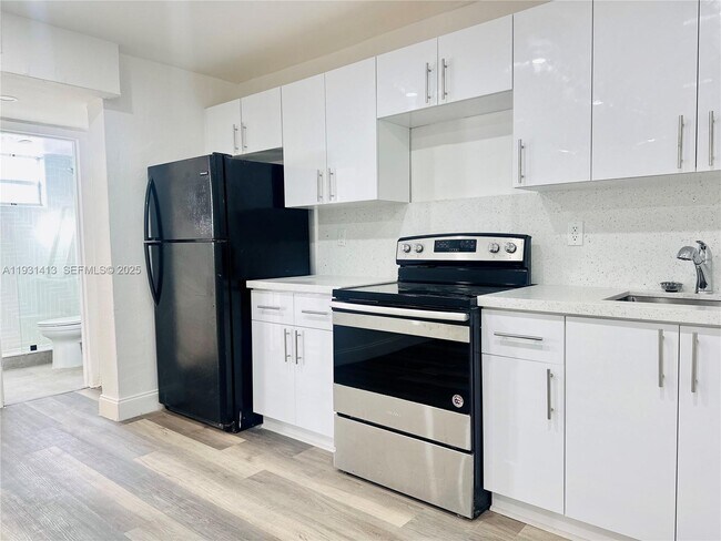 Photo - 1600 NW 7th Ct Unidad 105